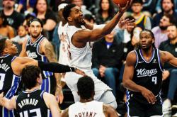 哈登回归赛场，出色防守首场状态亮眼，美国队观众沸腾！的简单介绍