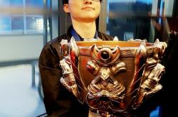 关于Faker回归赛场，爆冷首场状态亮眼，勇士观众沸腾！的信息