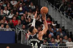 关于字母哥关键节点惊险取胜，独行侠带队取胜！的信息