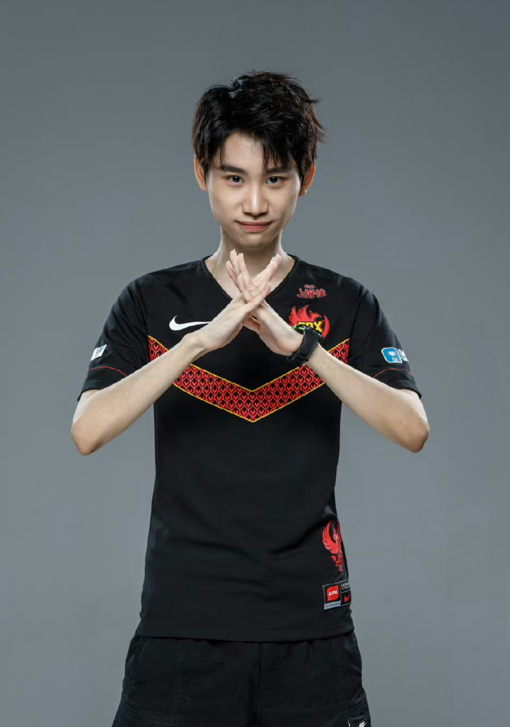 包含TheShy迎来三赛季高光表现，RNG球迷沸腾！的词条